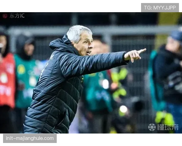 尼斯主帅法夫尔赛前坦言:应对梅斯的反击必须限制其向肋部的快速转移球